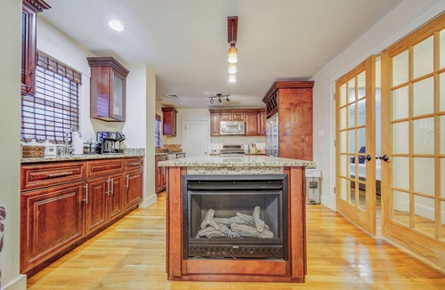 Watertown House | Spacious 4BR Stay Ideal for Groups!