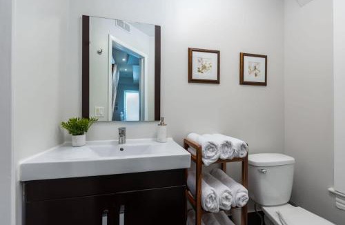 Kensington Market House | Spacious 4BR Toronto Stay Near U of T & Downtown