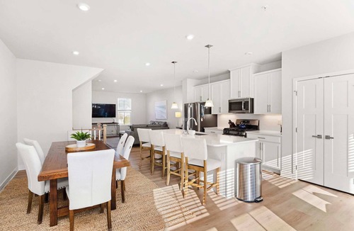 Bayside House | Spacious 4BR Townhouse w/Pool & Hot Tub Access