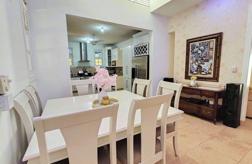 El Batey Villa | Spacious 4BR Urban Retreat with pool - Walk to Beach, Dining & Bonus