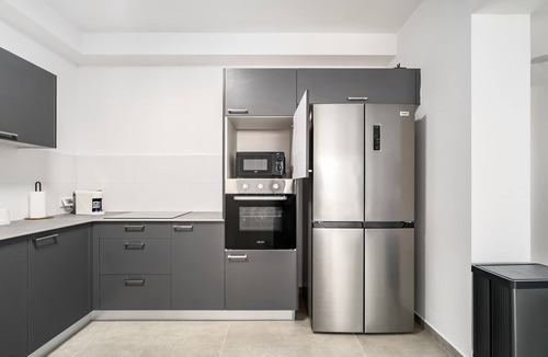 Rishon LeTsiyon Apartment | Spacious 4BR w Balcony & Mamad l Bldg Renovation