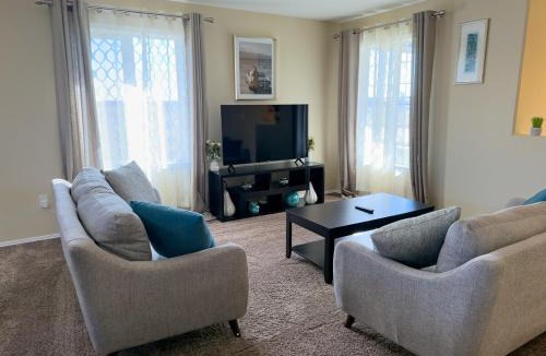 Lloydminster House | Spacious 4BR with King Suite - Garage - Netflix