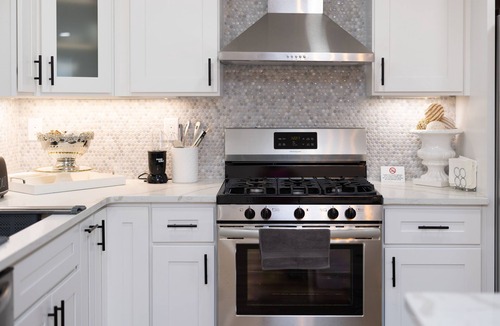Randolph House | Spacious 4BR with Modern Amenities – Family-Friendly