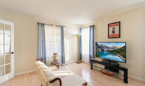 Medical Center District House | Spacious 4BR with Private Pool, Near Six Flags