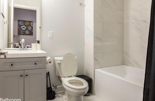 North Philadelphia East Apartment | Spacious 4BR4BA for 12 Private Backyard WD