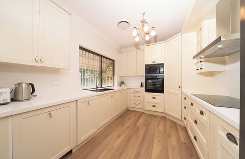 Galston House | Spacious 5-Acre Retreat for Groups in Galston