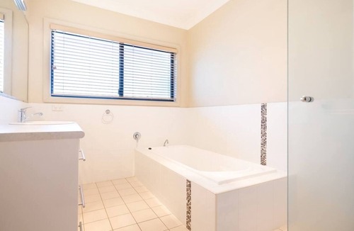Upper Mount Gravatt House | Spacious 5BR | Prime Upper Mt Gravatt Location!