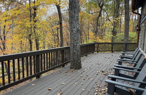 Chestnut Springs House | Spacious 5-bedroom house in a mountain hollow in Wintergreen Resort.