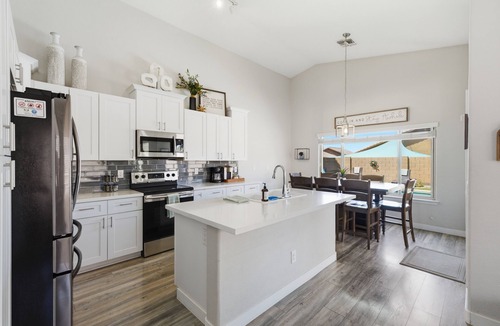 Avondale House | Spacious 5-bdrm house w/pool close to Westgate, State Farm Stadium.Phx Raceway