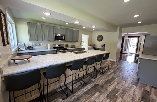 Fair Haven House | Spacious 5 bdrm Retreat Steps to Lake Ontario & Fair Haven State Park Sleeps 10!