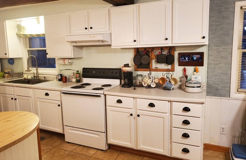 Effingham Cottage | Spacious 5 Bed 2 Bath Sleeps 10 Book before Apri 30 3 nights 4th 1/2 off