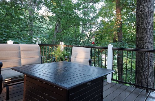 Effingham Cottage | Spacious 5 Bed 2 Bath Sleeps 10 Book before Apri 30 3 nights 4th 1/2 off