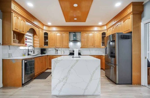 Surrey Newton House | Spacious 5 bed 4 bath in Delta/Surrey centrally located close to mall,restaurant