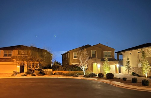 Las Vegas House | Spacious 5-bed 5-bath in marvelous Las Vegas with WiFi, fitness room and pool