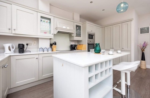 Dublin House | Spacious 5-Bed Coastal Retreat with Parking & Garden Near Dublin City