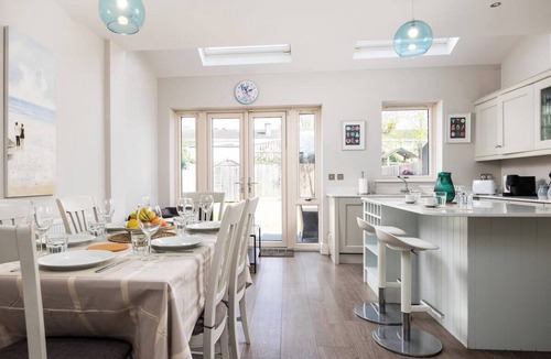Dublin House | Spacious 5-Bed Coastal Retreat with Parking & Garden Near Dublin City