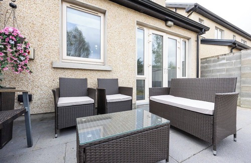 Dublin House | Spacious 5-Bed Coastal Retreat with Parking & Garden Near Dublin City