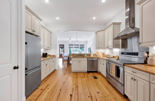 Fairhope House | Spacious 5 bed coastal luxury home | Grand Hotel