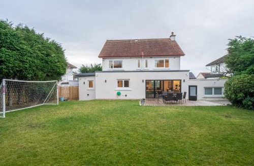 Barnton House | Spacious 5-Bed Home with Garden Parking - Pass the Keys