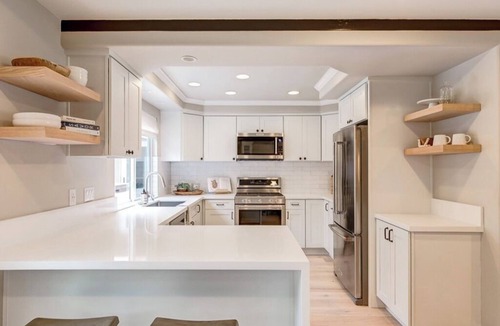 Huntington Beach House | Spacious 5-bedroom house near the beach w/Pool, Spa & BBQ
