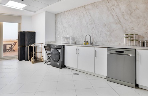Jumeirah Lake Towers Apartment | Spacious 5 Bed W/Skyline Views from 4 Balconies!