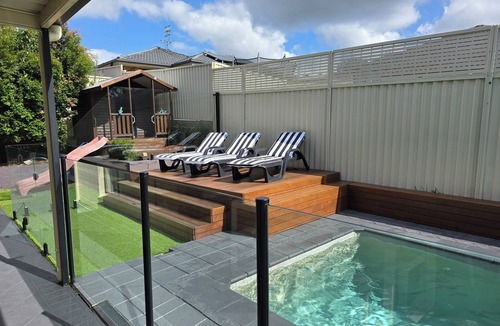 Hamlyn Terrace House | Spacious 5 bedroom home with a pool, perfect for family getaways.