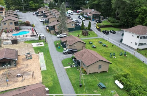 Diamond Point House | Spacious 5-bedroom newly renovated house on Lake George, NY! Lots of amenities!