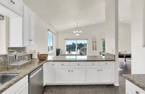 La Presa House | Spacious 5-bedroom house in welcoming Spring Valley with AC, WiFi
