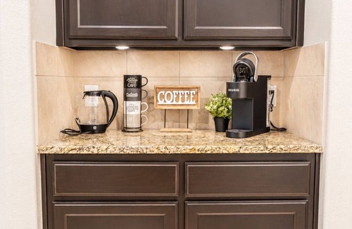 Crowley House | Spacious 5-bedroom, 2-bath home in Crowley, perfect for families and groups. Sleeps up to 10 with comfortable living areas and a full kitchen. Located minutes from Fort Worth, offering easy access to dining, shopping, and attractions.