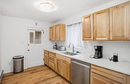 Downtown Anchorage House | Spacious 5-bedroom, 2 Level House in Downtown Anchorage, View of Park Strip