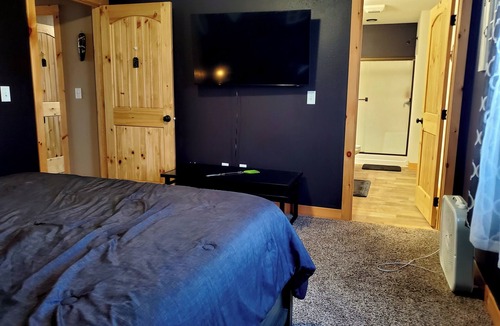 Ransom County Cabin | Spacious 5-bedroom/3 bath LODGE, Located between Fort Ransom, ND & Lisbon, ND