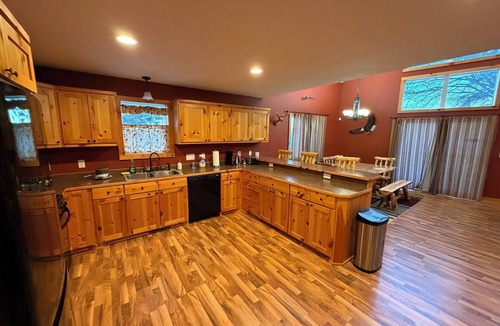 Onamia House | Spacious 5-bedroom, 4 Bathroom House - cozy Anglers Retreat