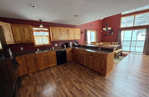 Onamia House | Spacious 5-bedroom, 4 Bathroom House - cozy Anglers Retreat