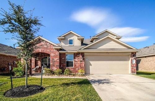 Barker House | Spacious 5-bedroom, 7 beds house in lovely Katy with Wi-Fi, AC and more!