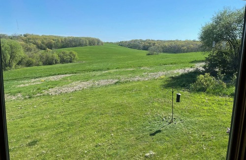 Verona House | Spacious 5-bedroom 80 acres family farm retreat with AC, WiFi in rural Verona