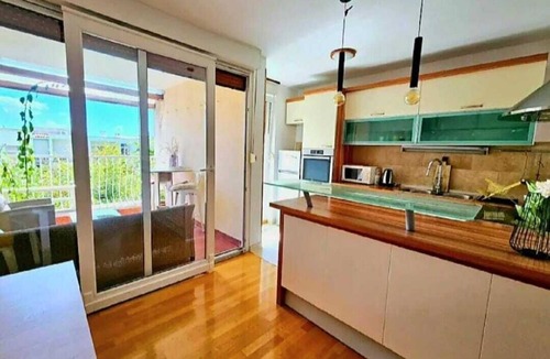 Znjan Apartment | Spacious 5-bedroom apartment in awesome Split with AC