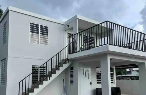El Combate House | Spacious 5-bedroom beach house with Private Pool in charming Combate