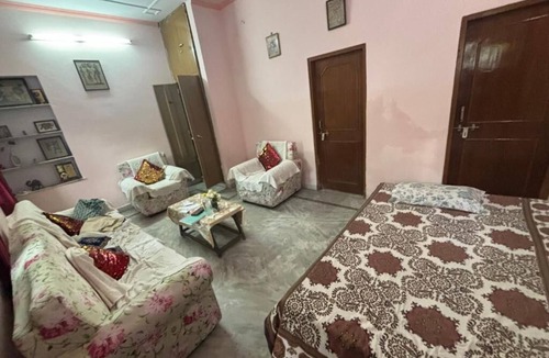 Jhotwara House | Spacious 5-bedroom bungalow in marvelous Jaipur with WiFi, AC