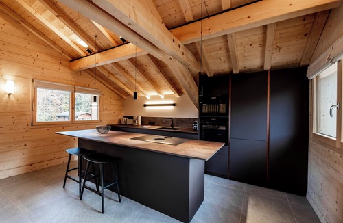 Morillon Ski Chalet | Spacious 5-bedroom chalet ski in ski out - sauna and pool from mid-May 12 people