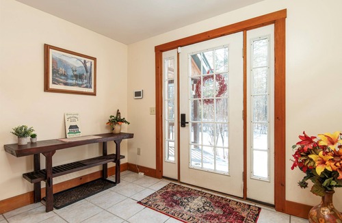 Chester Ski Chalet | Spacious 5-bedroom chalet with AC and WiFi in charming Chester