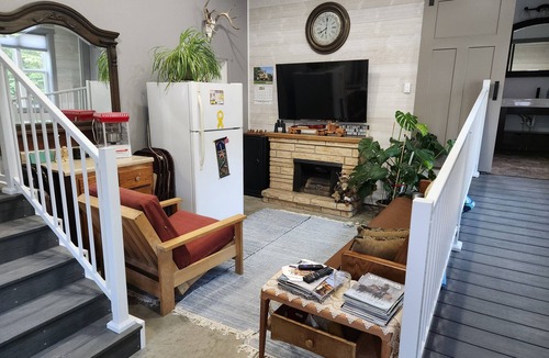 Agency Village House | Spacious 5-bedroom country house in marvelous Summit with WiFi, AC