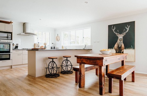 Onewhero Other | Spacious 5-bedroom farmhouse in picturesque Onewhero