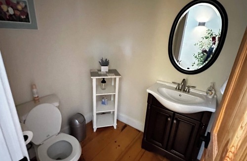 Freeland House | Spacious 5-bedroom farmhouse close to everything on Whidbey Island with hot tub!