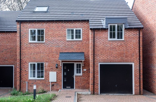 Newark upon Trent House | Spacious 5-Bedroom House in Nottingham