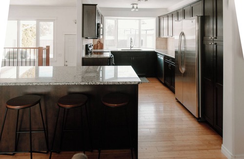 South Lethbridge House | Spacious 5-bedroom home in South Lethbridge. Sleeps 12