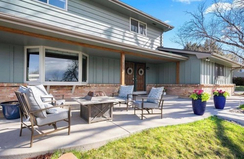 Littleton House | Spacious 5 Bedroom House in Centennial near Southglenn Country Club