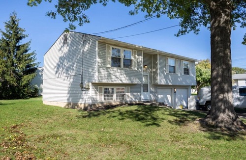 Colerain Township House | Spacious 5-bedroom house in Cincinnati with Wi-fi, Fully Equipped Kitchen