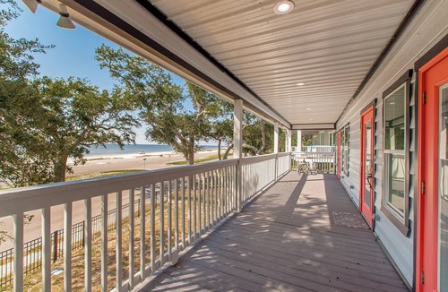 Long Beach House | Spacious 5-bedroom house in Charming Long Beach