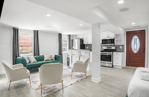 Virginia Square House | Spacious 5-bedroom house in lovely Arlington with AC, WiFi