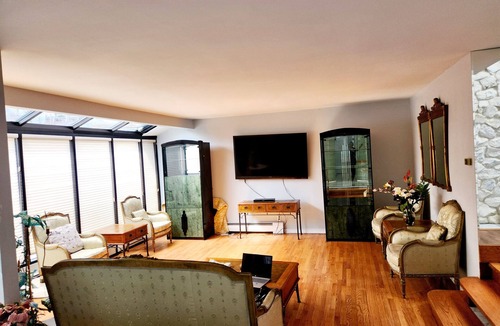Bay Shore House | Spacious 5-bedroom house in lovely multi million dollars area with AC